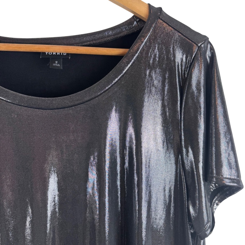 Torrid Metallic Tee Women 2 Silver Gunmetal Short Sleeve Scoop Neck Shiny Top